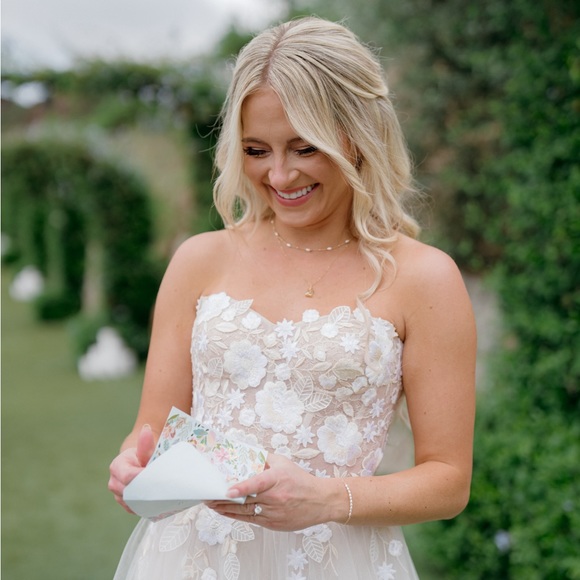 Mira Zwillinger Wedding Dress | Size 4 - Picture 2 of 11